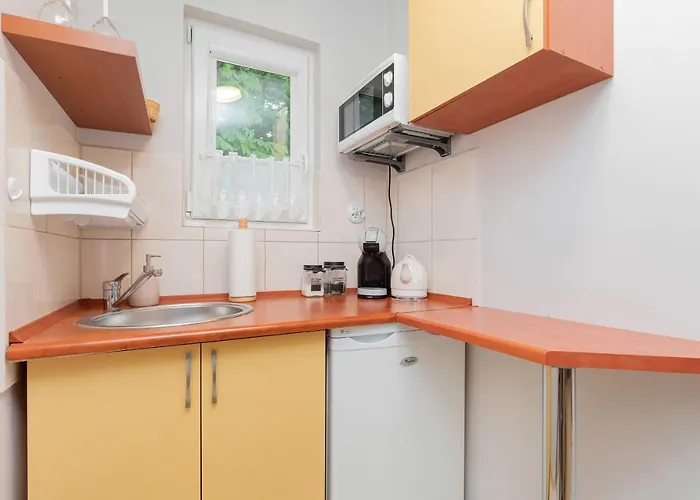 Amber - I & Pensión 3*